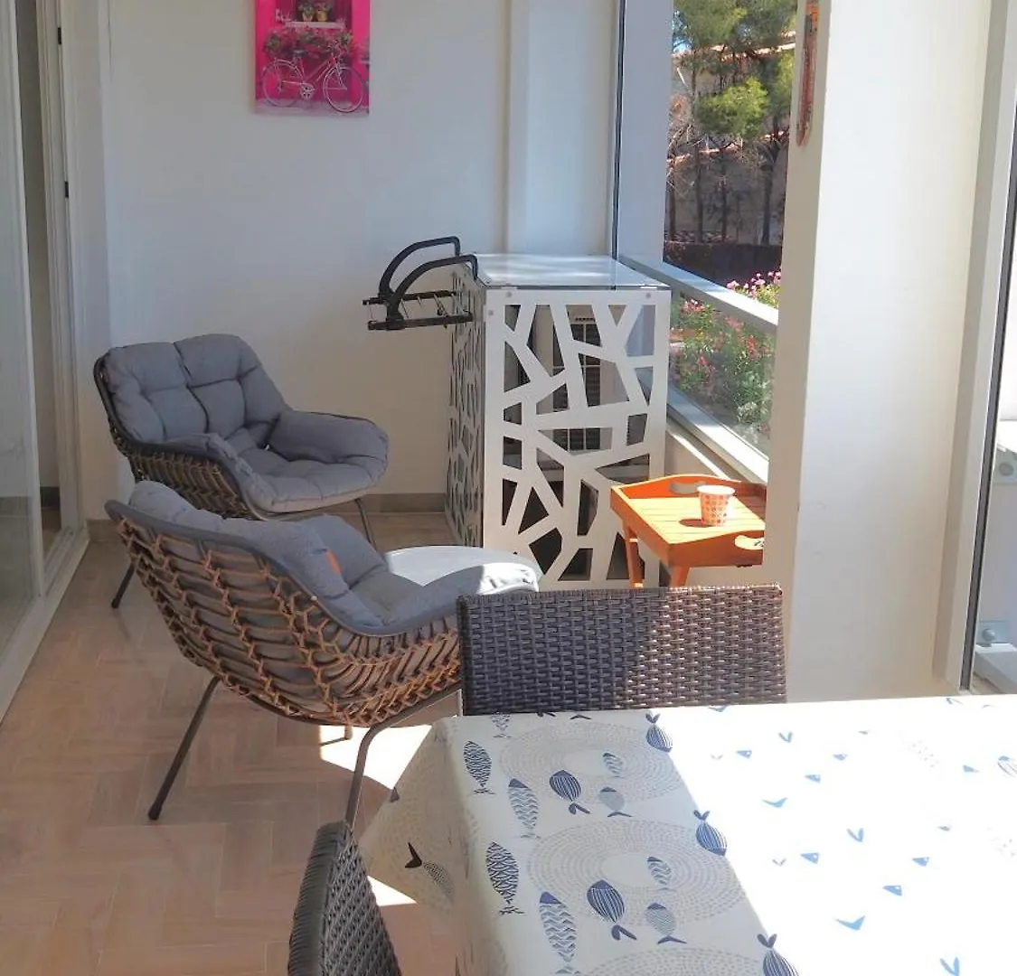 Appartement Grand T2 vue mer calme climatisé 500 m village et plage parking gratuit Sanary-sur-Mer