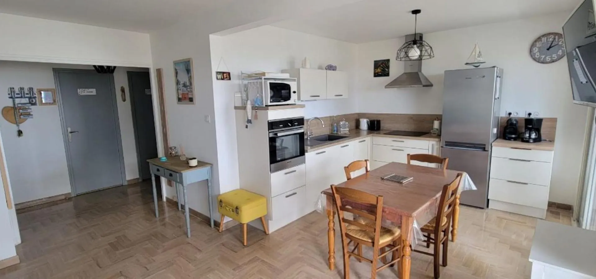 Grand T2 vue mer calme climatisé 500 m village et plage parking gratuit Sanary-sur-Mer