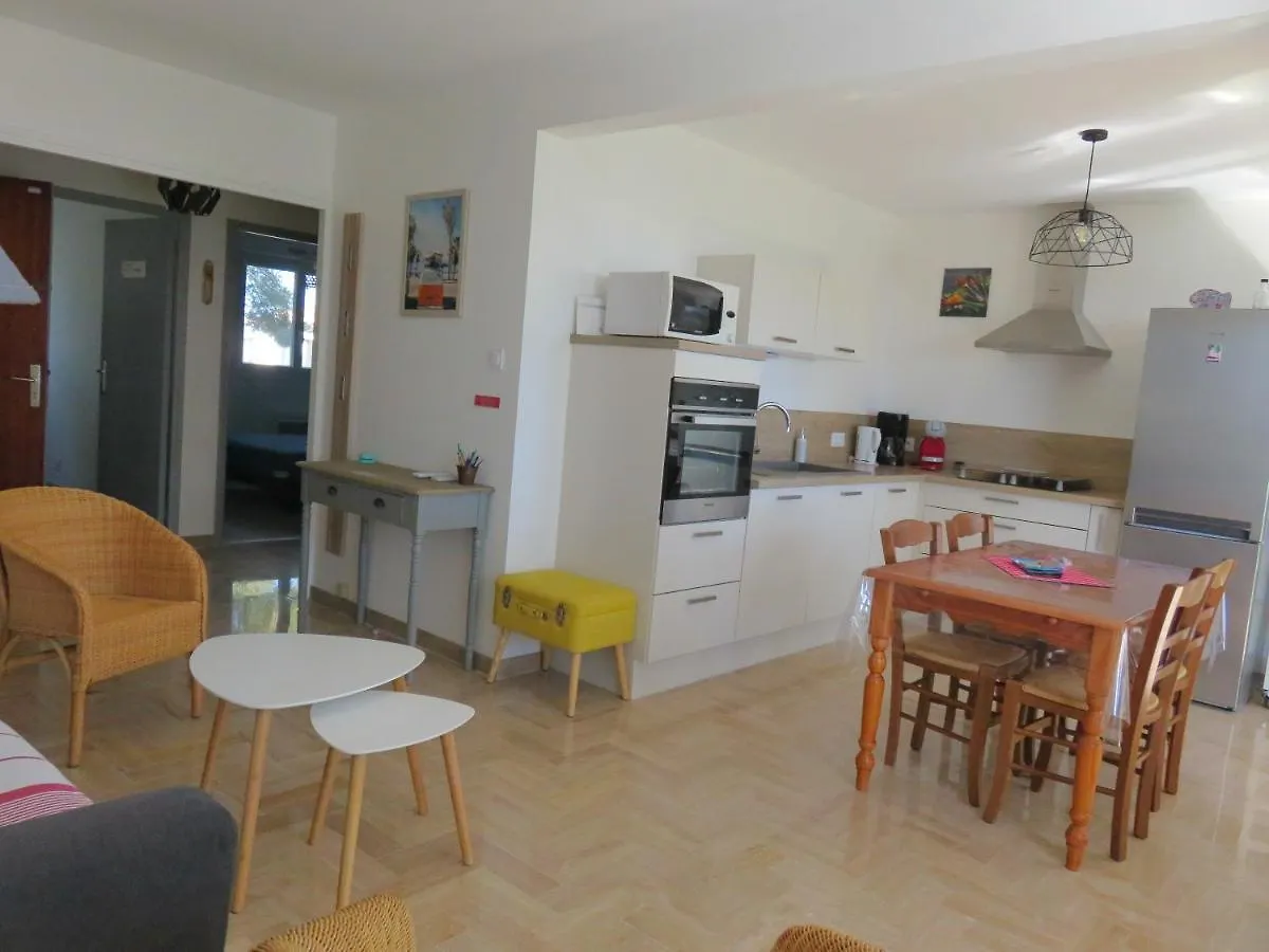 Grand T2 vue mer calme climatisé 500 m village et plage parking gratuit Sanary-sur-Mer Appartement