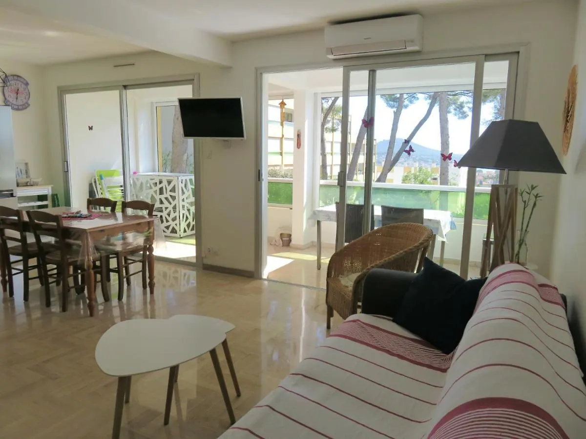 Grand T2 vue mer calme climatisé 500 m village et plage parking gratuit Sanary-sur-Mer