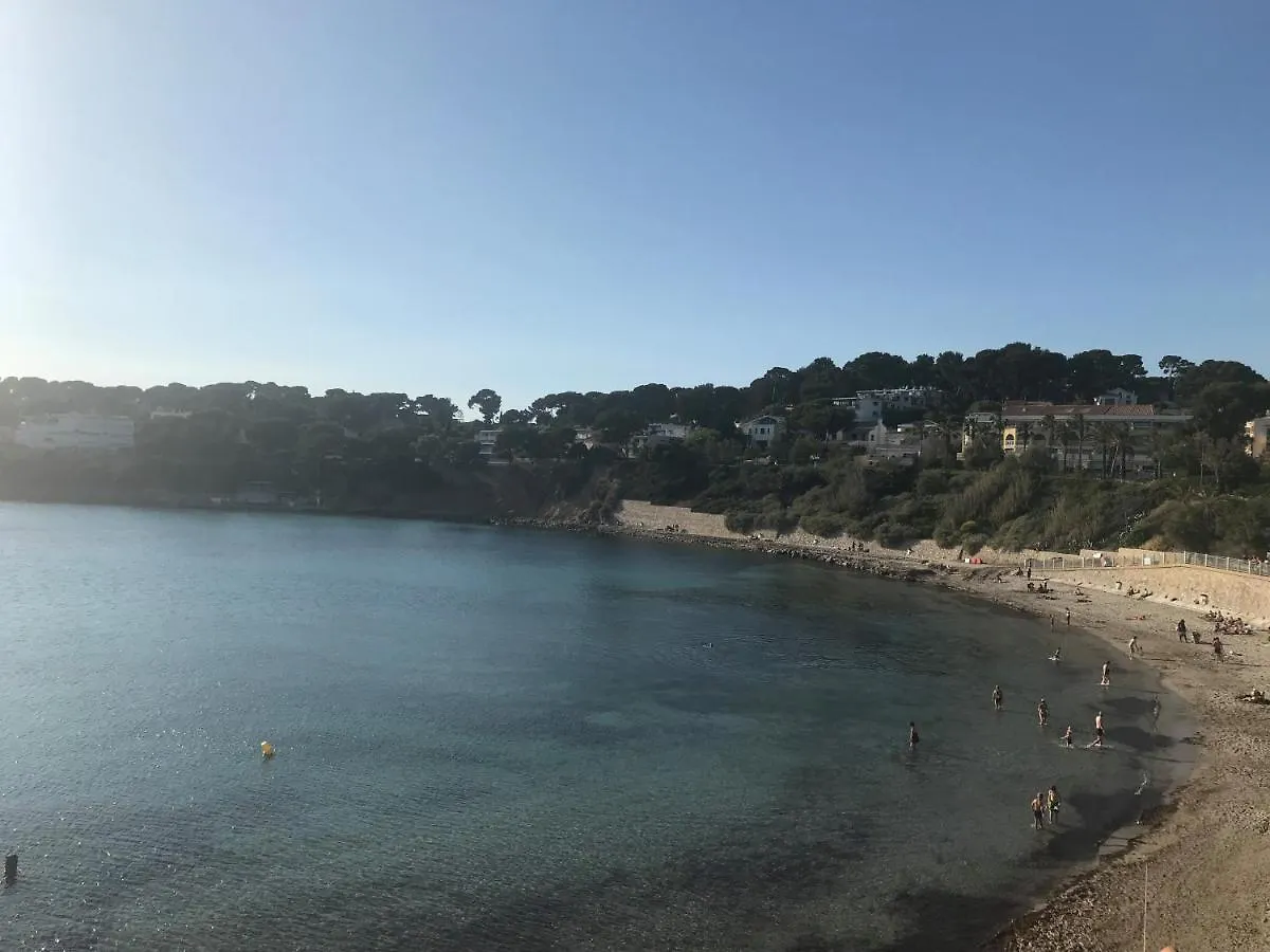 Grand T2 vue mer calme climatisé 500 m village et plage parking gratuit Sanary-sur-Mer France